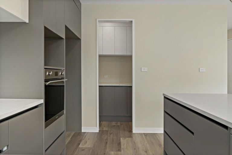 Photo of property in 18 Cara Avenue, Kumeu, 0810