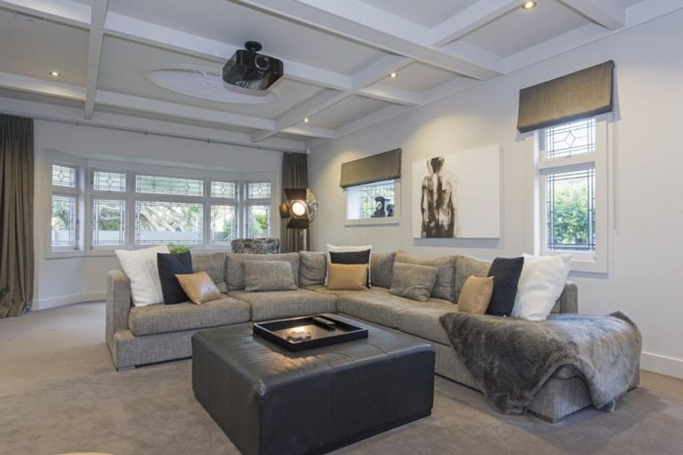 Photo of property in 39 Maungakiekie Avenue, Greenlane, Auckland, 1051