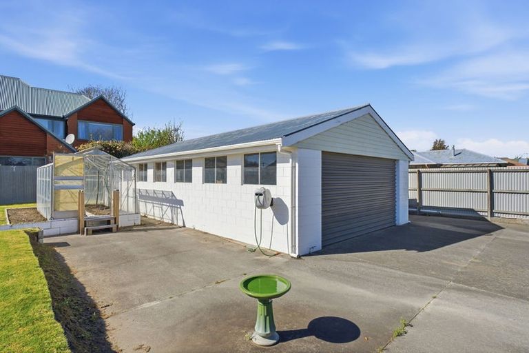 Photo of property in 33 Staveley Street, Avonhead, Christchurch, 8042