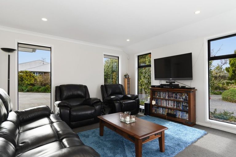 Photo of property in 37 Bert Wall Drive, Omokoroa, 3114