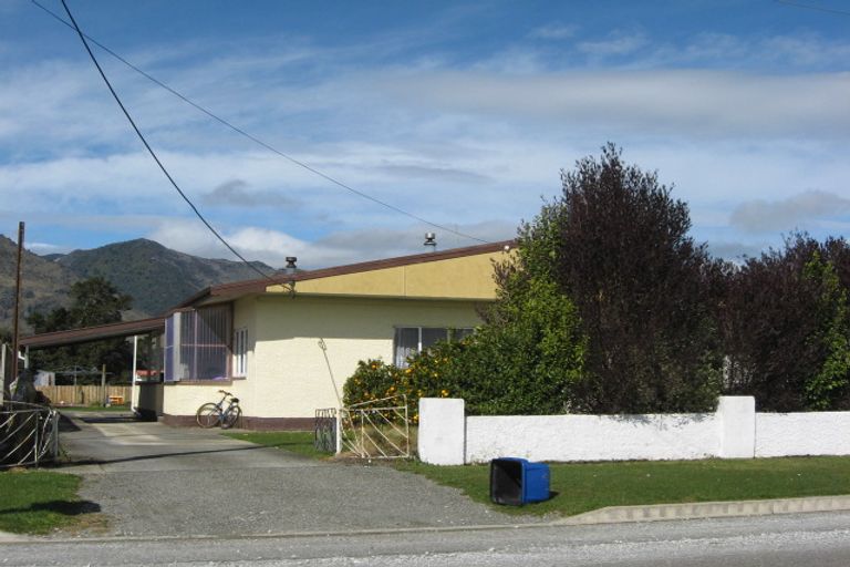 Photo of property in 180 Abel Tasman Drive, Takaka, 7183