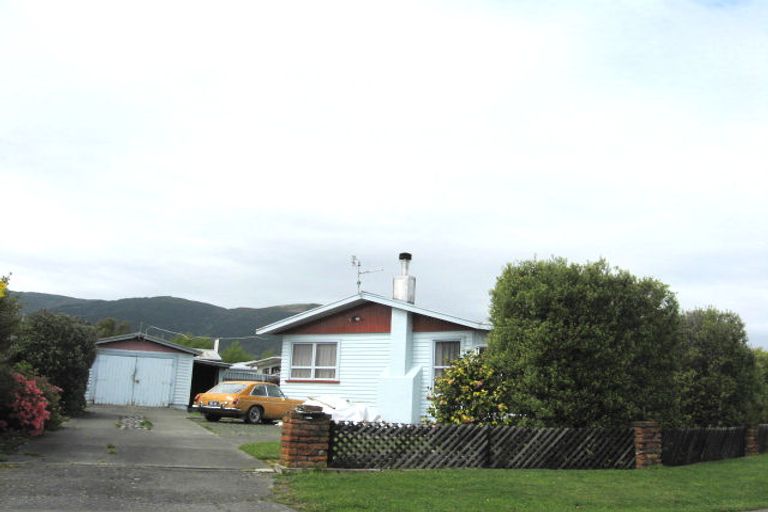 Photo of property in 35 Tennyson Crescent, Stoke, Nelson, 7011