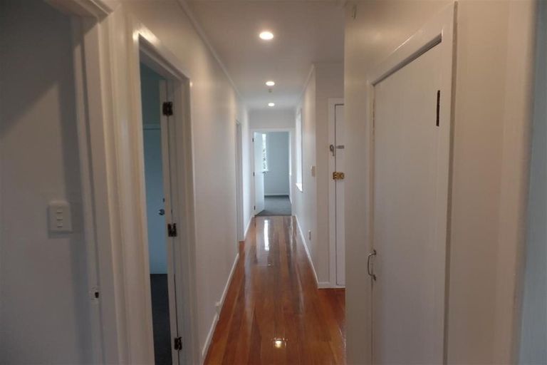 Photo of property in 16 Trojan Crescent, New Lynn, Auckland, 0600