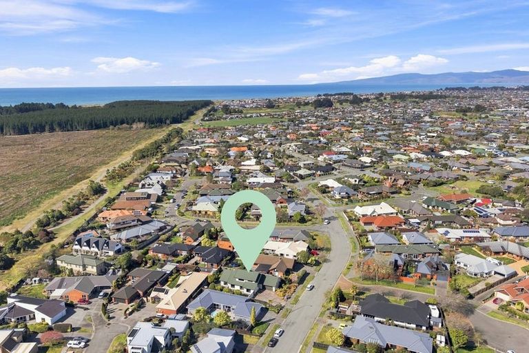 Photo of property in 52 Anglesea Avenue, Parklands, Christchurch, 8083