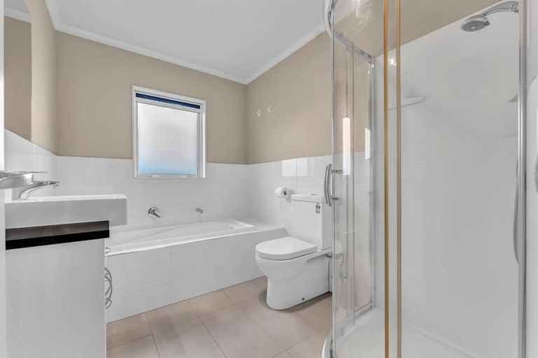 Photo of property in 1 Nirmal Place, Sunnyvale, Auckland, 0612