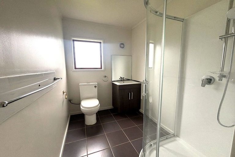 Photo of property in 2/21 Solveig Place, Randwick Park, Auckland, 2105