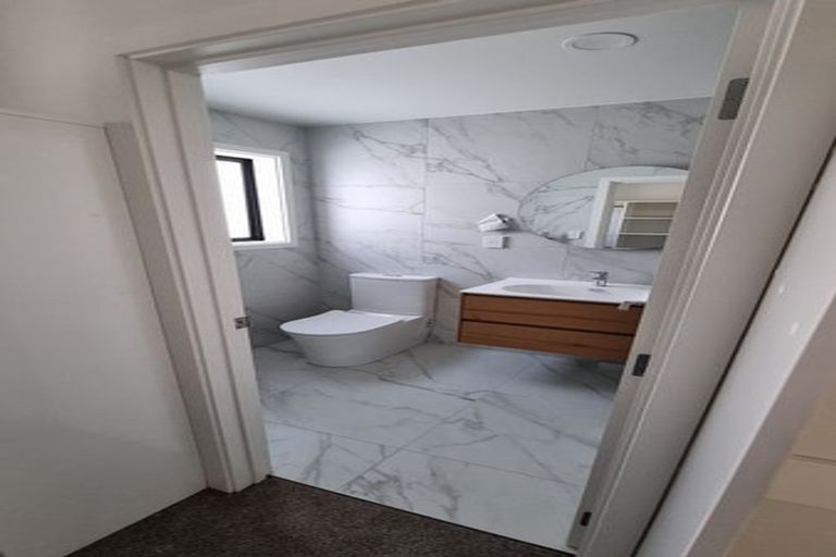 Photo of property in 64e Buscomb Avenue, Henderson, Auckland, 0610