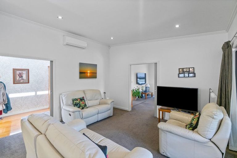 Photo of property in 7 Ruru Place, Levin, 5510