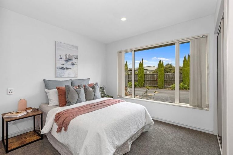 Photo of property in 2 Woodfield Lane, Redwood, Christchurch, 8051