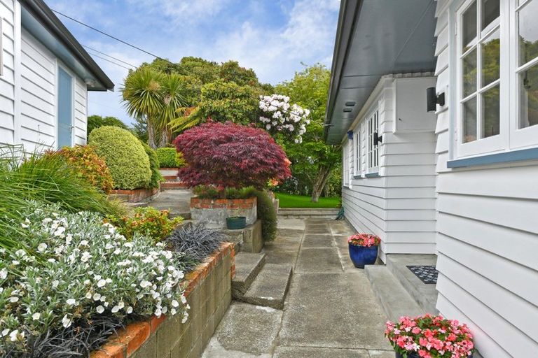 Photo of property in 18 Dowling Grove, Silverstream, Upper Hutt, 5019