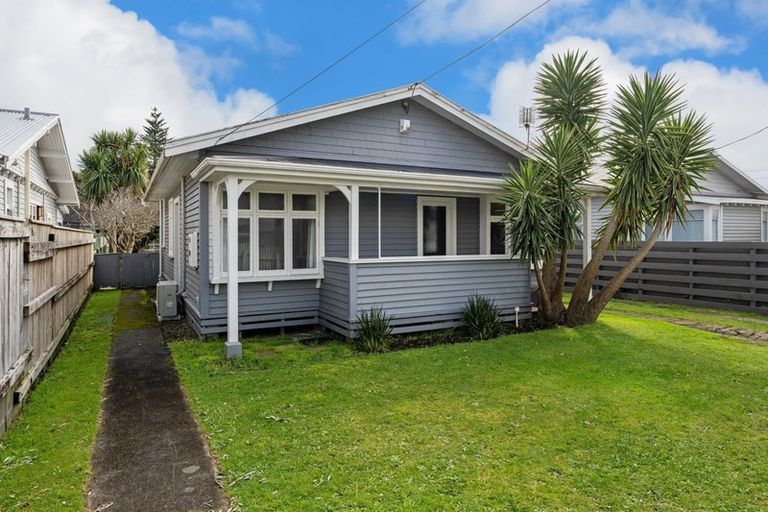 Photo of property in 88 Tukapa Street, Westown, New Plymouth, 4310