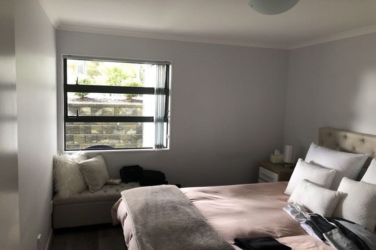 Photo of property in 12 Condor Place, Unsworth Heights, Auckland, 0632