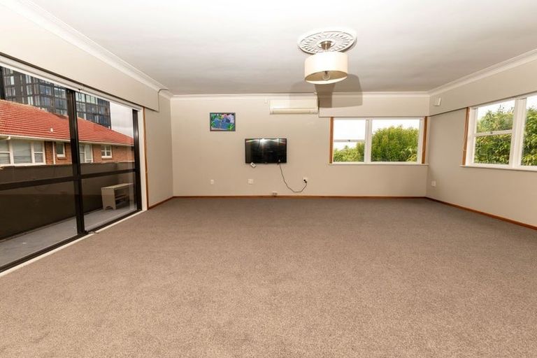 Photo of property in 8 Swanson Road, Henderson, Auckland, 0610