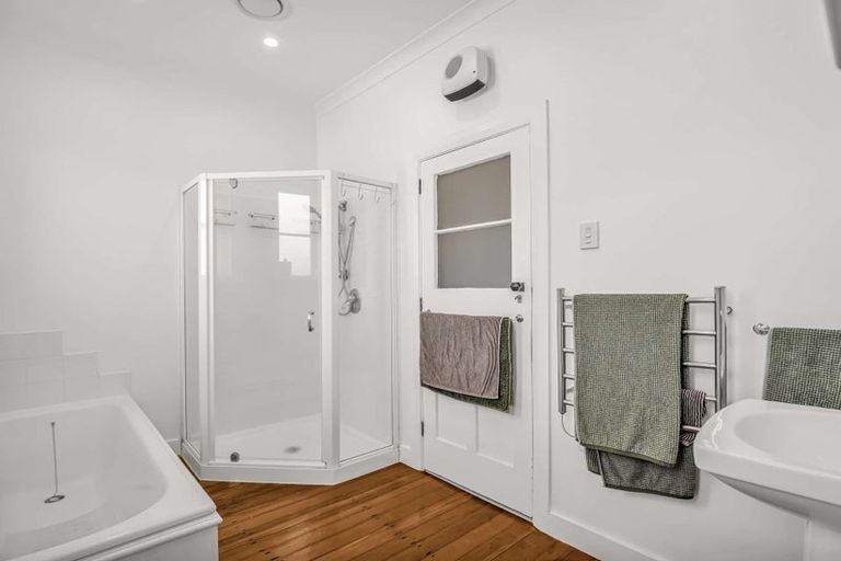 Photo of property in 121 Selwyn Street, Somerfield, Christchurch, 8024