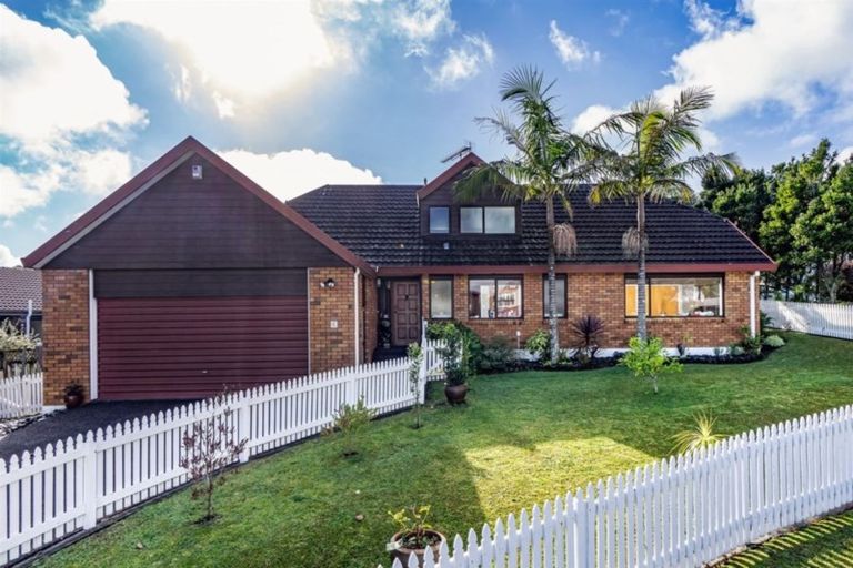 Photo of property in 6 Delisle Place, Windsor Park, Auckland, 0632
