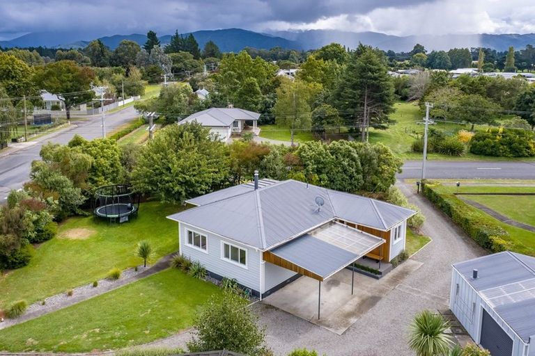 Photo of property in 19 Humphries Street, Greytown, 5712