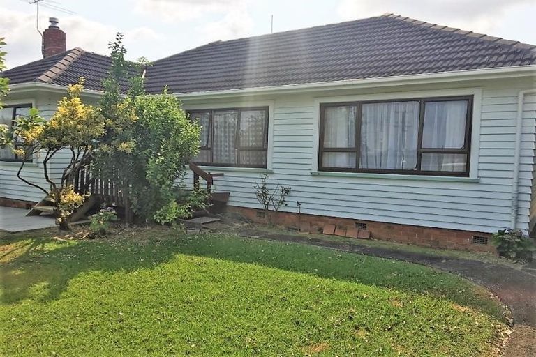 Photo of property in 52 Matipo Road, Te Atatu Peninsula, Auckland, 0610