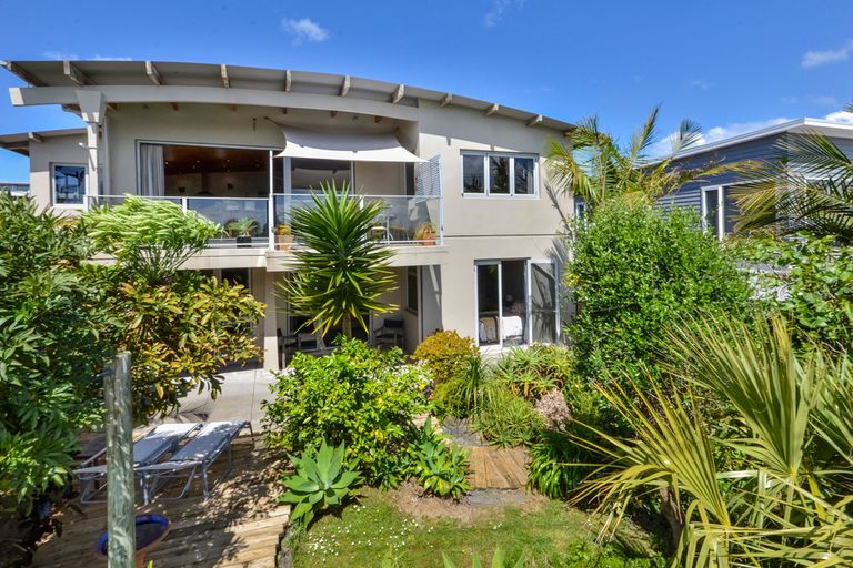 Photo of property in 2/19 Tindalls Bay Road, Tindalls Beach, Whangaparaoa, 0930