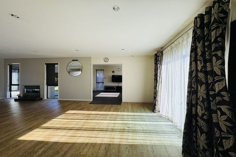 Photo of property in 43 Somerville Crescent, Aidanfield, Christchurch, 8025