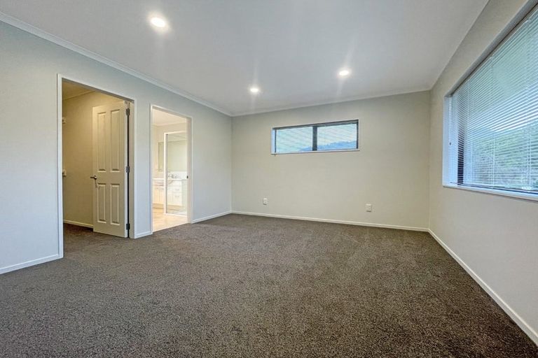 Photo of property in 65 Percy Kinsman Crescent, Riverstone Terraces, Upper Hutt, 5018