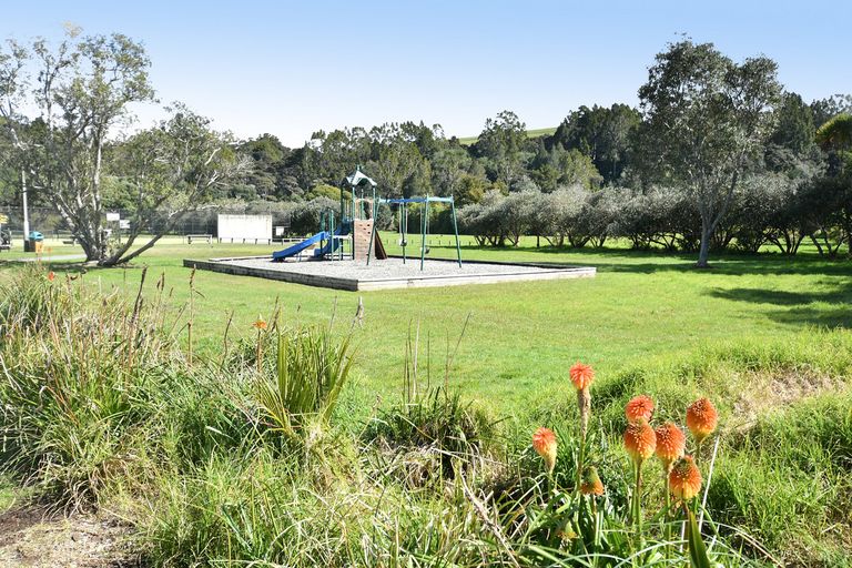 Photo of property in 10 Clinton Road, Tawharanui Peninsula, Matakana, 0986