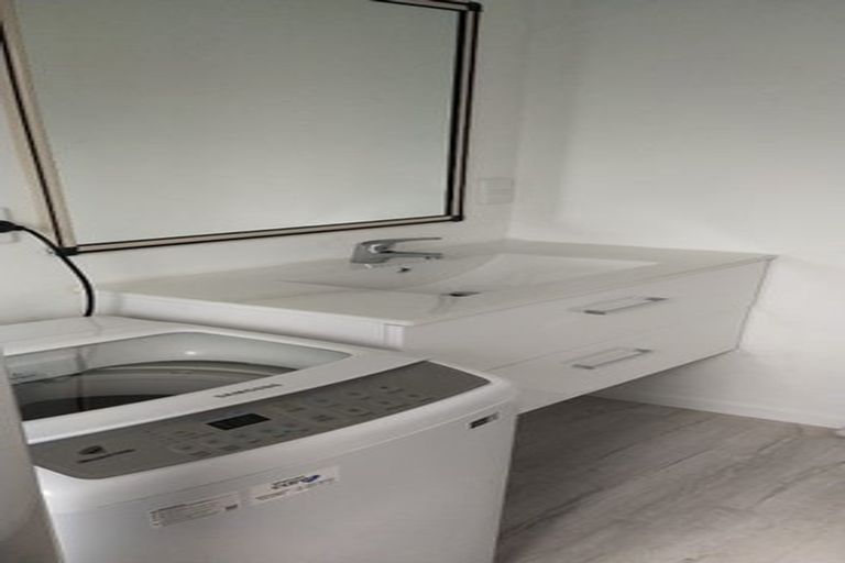 Photo of property in 1/12 Hebron Road, Waiake, Auckland, 0630