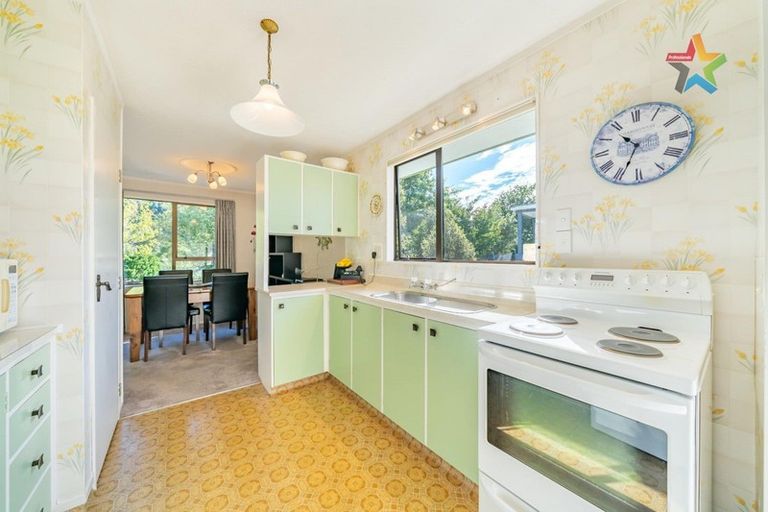 Photo of property in 80 Gemstone Drive, Birchville, Upper Hutt, 5018