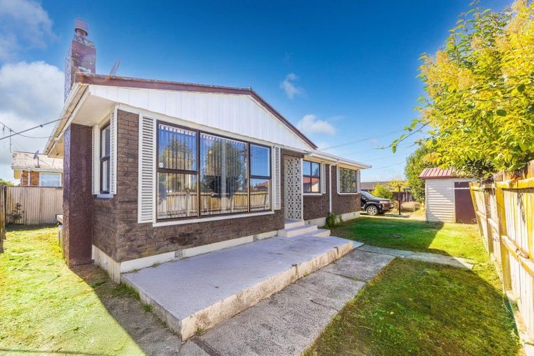 Photo of property in 1 Thornton Place, Melville, Hamilton, 3206