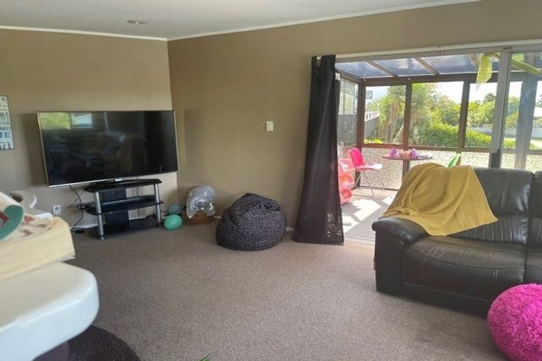 Photo of property in 8 Megan Avenue, Pakuranga Heights, Auckland, 2010