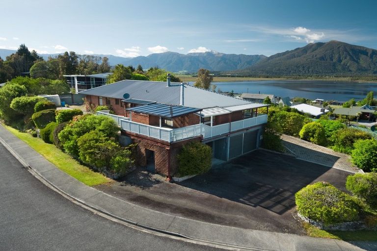 Photo of property in 10 Brownlee Drive, Moana, 7872