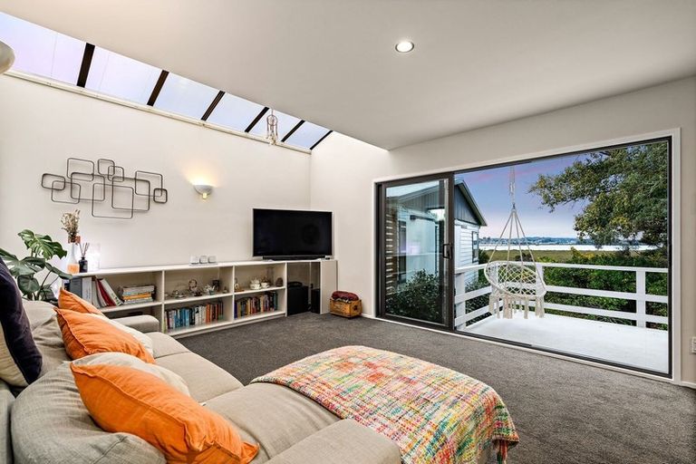 Photo of property in 1/22 Dawnhaven Drive, Te Atatu Peninsula, Auckland, 0610