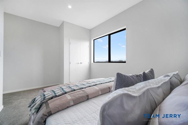 Photo of property in 21 Farranfore Road, Opaheke, Papakura, 2113