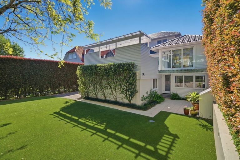 Photo of property in 32 Raymond Street, Point Chevalier, Auckland, 1022