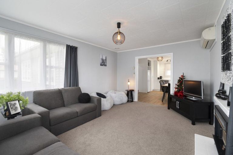 Photo of property in 3 Somerset Crescent, Highbury, Palmerston North, 4412