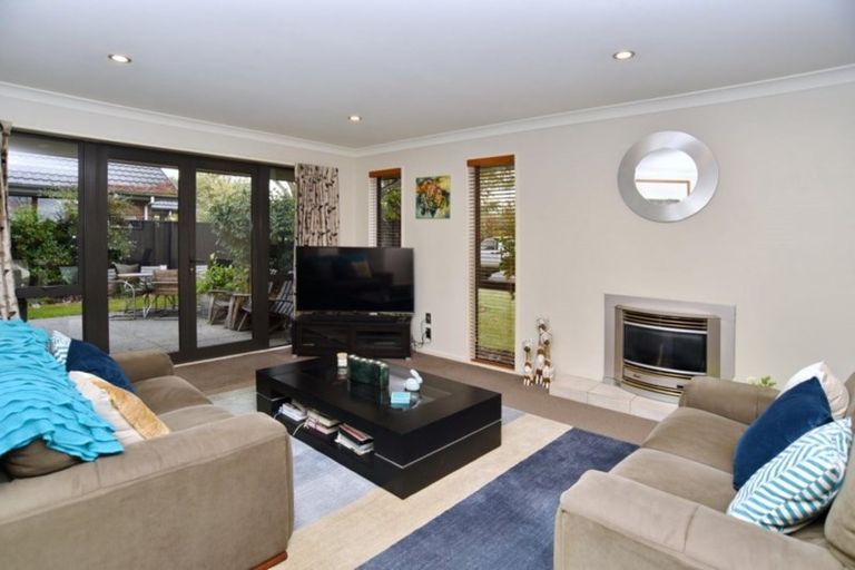 Photo of property in 2 Ross Place, Northwood, Christchurch, 8051