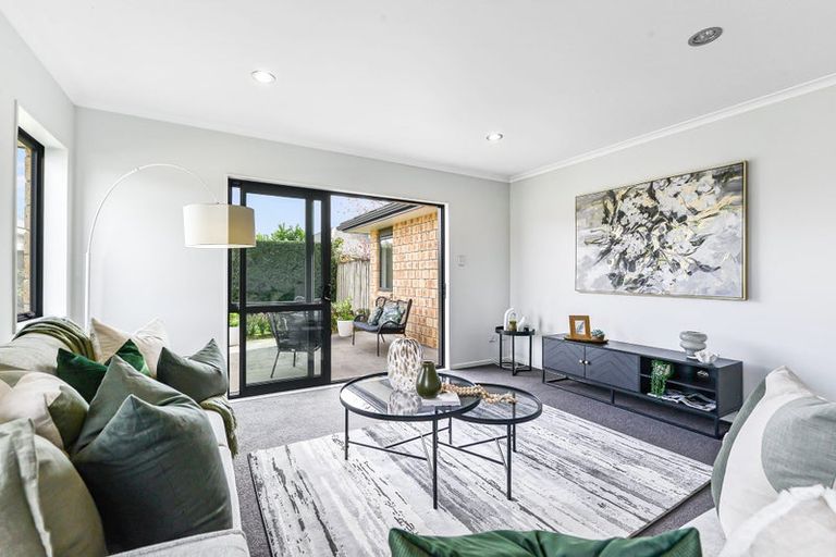 Photo of property in 16 Twin Willow Close, Cambridge, 3434