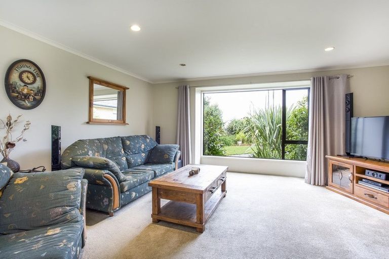 Photo of property in 60 Omana Avenue, Shelly Beach, Helensville, 0874