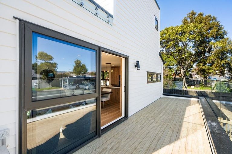 Photo of property in 127a Te Atatu Road, Te Atatu South, Auckland, 0610