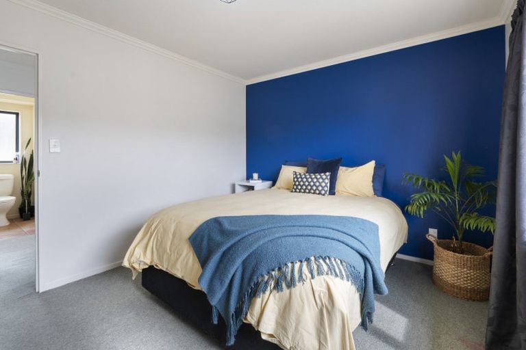 Photo of property in 6 Brookside Close, Highbury, Palmerston North, 4412