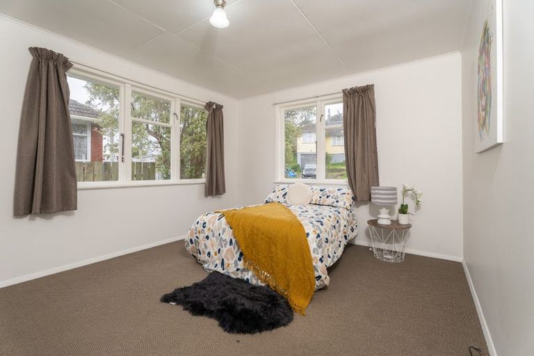 Photo of property in 14 Durham Street, Cannons Creek, Porirua, 5024