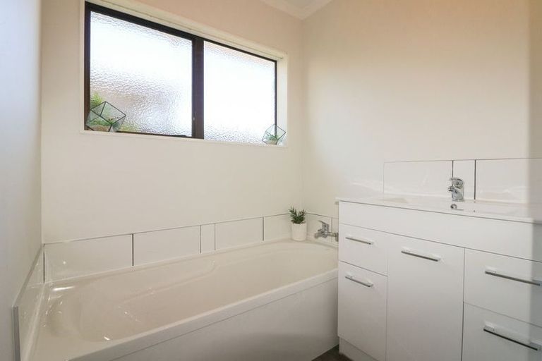 Photo of property in 1a Rutland Place, Milson, Palmerston North, 4414
