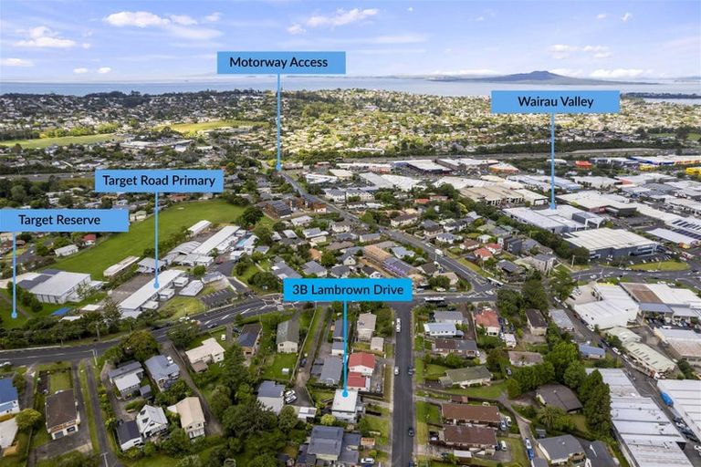 Photo of property in 2/3 Lambrown Drive, Totara Vale, Auckland, 0629