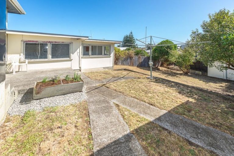 Photo of property in 5 Short Street, Castlecliff, Whanganui, 4501