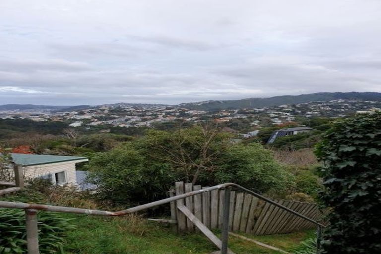 Photo of property in 1/10 Mataroa Avenue, Northland, Wellington, 6012