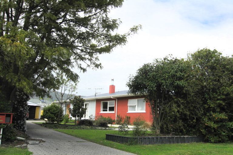 Photo of property in 33 Tennyson Crescent, Stoke, Nelson, 7011