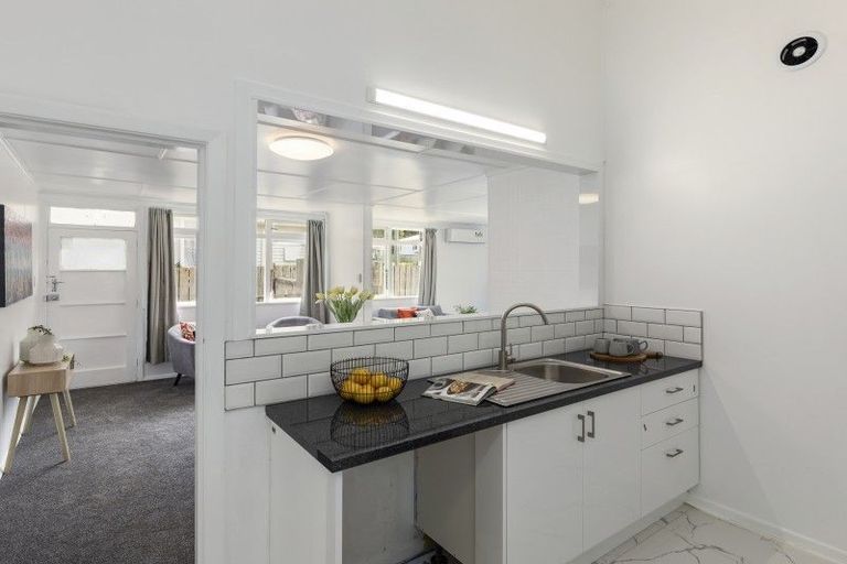 Photo of property in 35 Hanson Grove, Stokes Valley, Lower Hutt, 5019