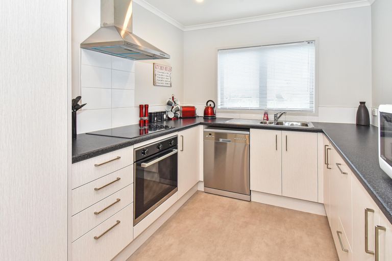 Photo of property in 10 Taiaapure Street, Weymouth, Auckland, 2103