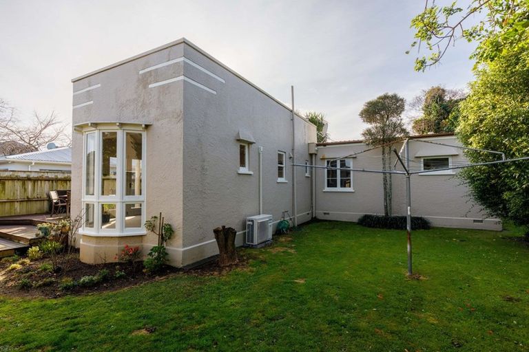 Photo of property in 180 Brooklands Road, Vogeltown, New Plymouth, 4310