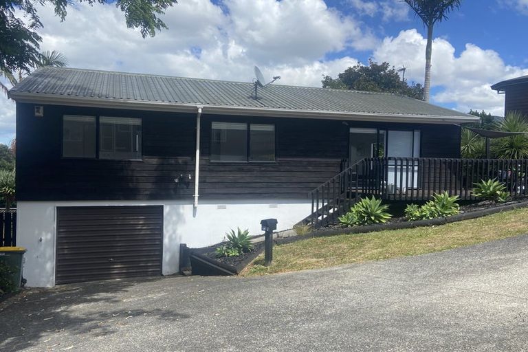 Photo of property in 2/15 Valecrest Place, Bayview, Auckland, 0629