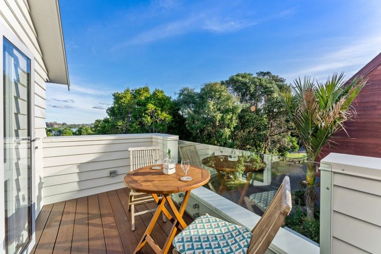 Photo of property in 18a Sylvan Park Avenue, Milford, Auckland, 0620